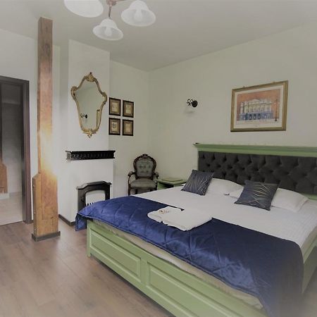 La Curtea Domneasca Hotell Piatra Neamţ Exteriör bild