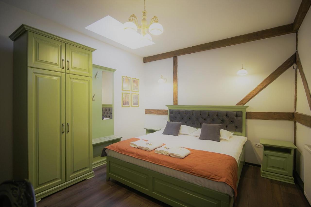 La Curtea Domneasca Hotell Piatra Neamţ Exteriör bild