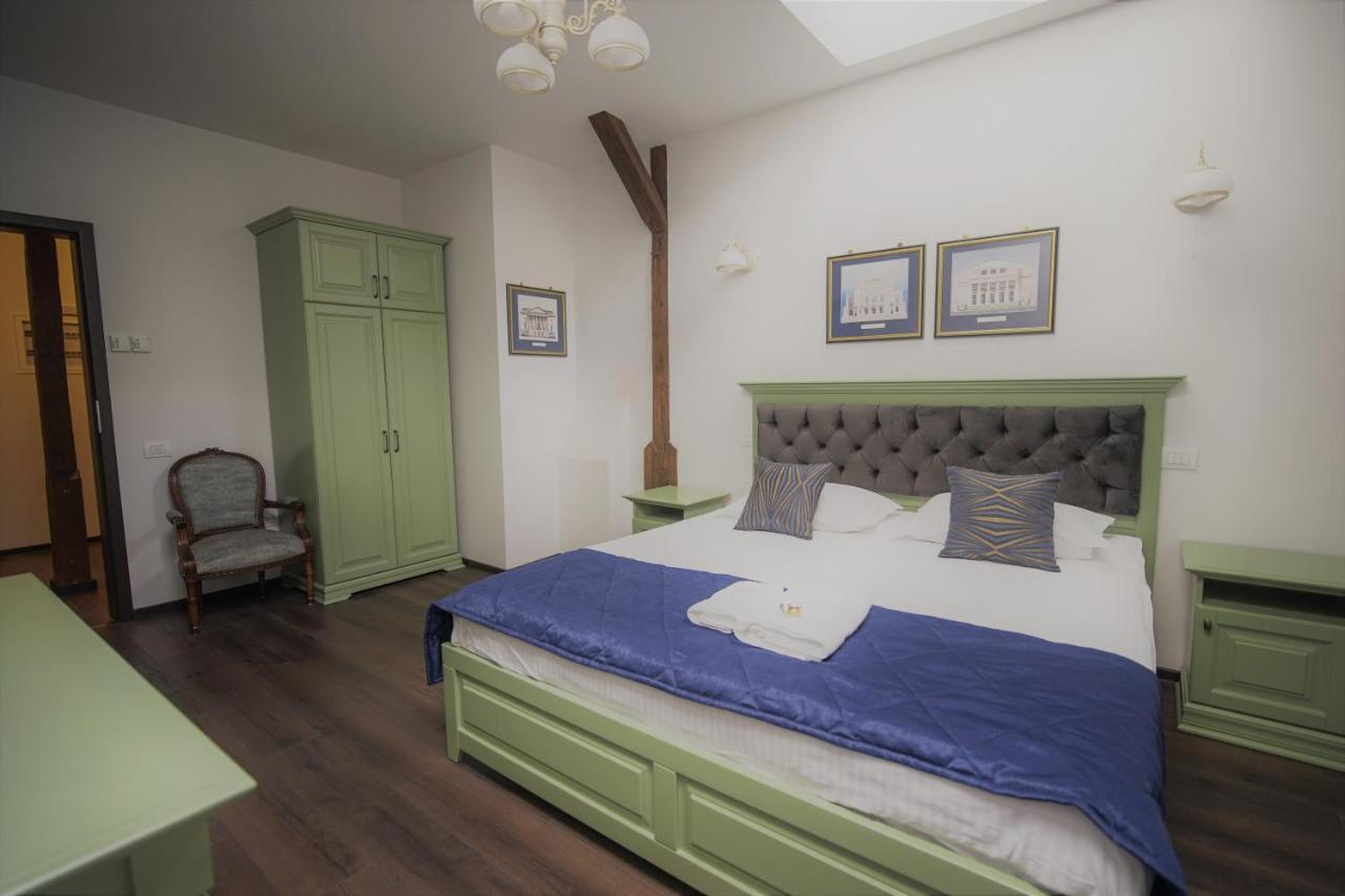 La Curtea Domneasca Hotell Piatra Neamţ Exteriör bild
