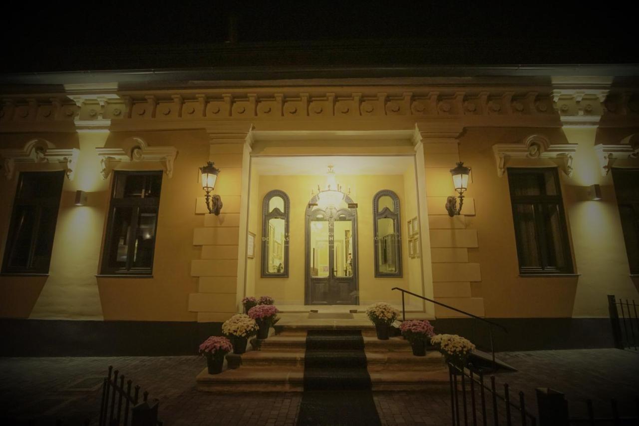 La Curtea Domneasca Hotell Piatra Neamţ Exteriör bild
