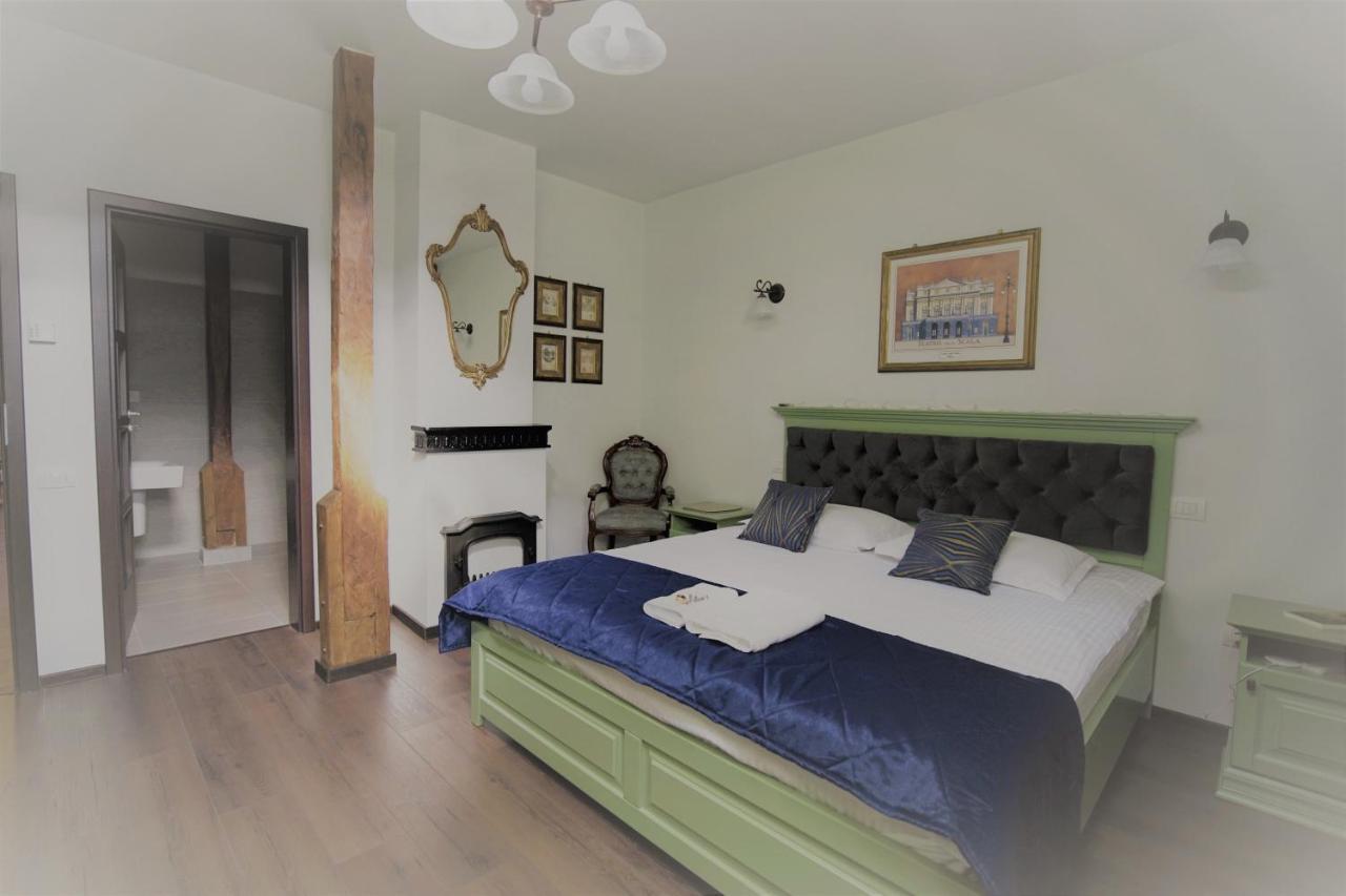 La Curtea Domneasca Hotell Piatra Neamţ Exteriör bild