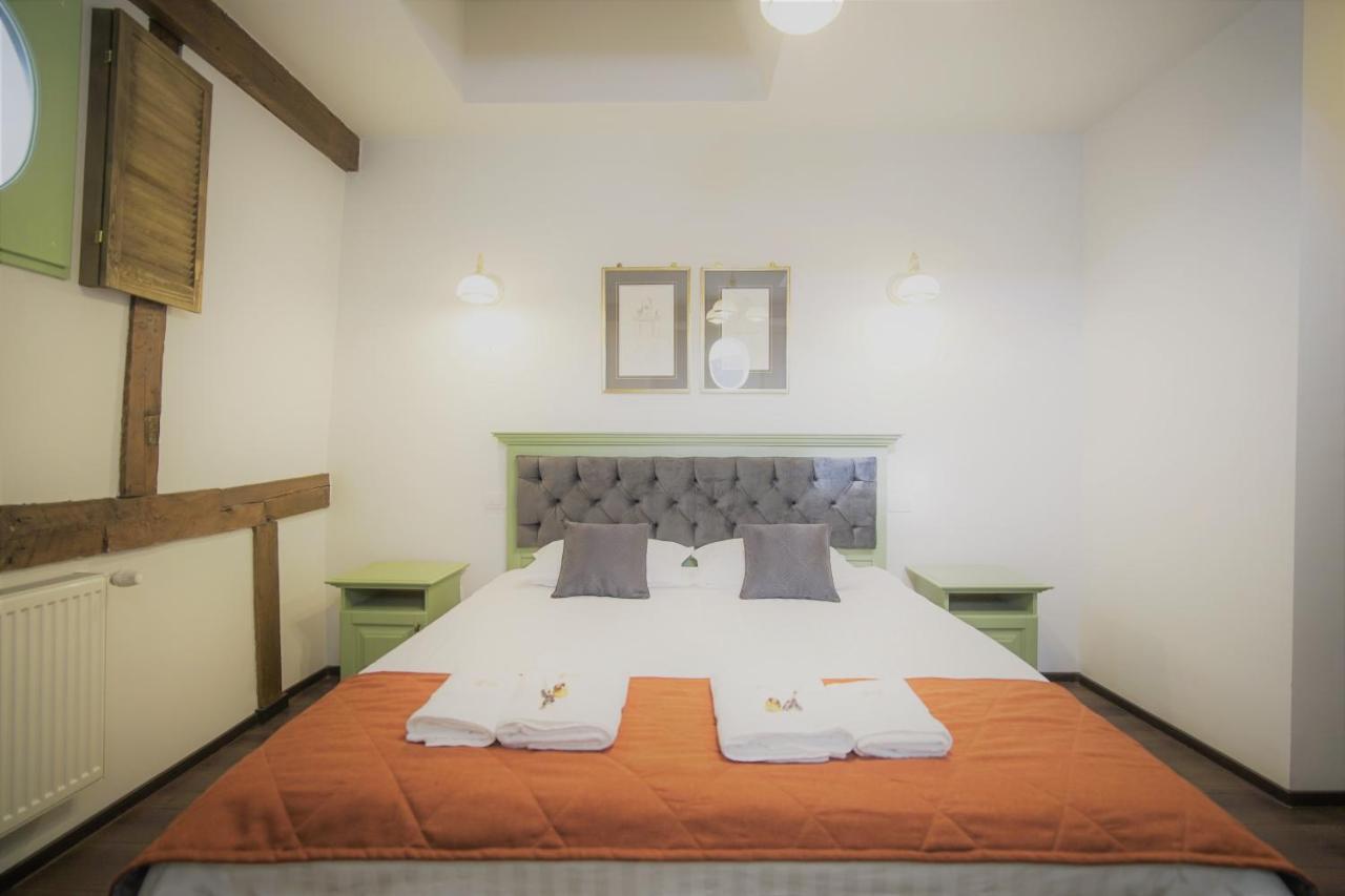 La Curtea Domneasca Hotell Piatra Neamţ Exteriör bild